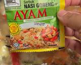 Gambar langkah 3 resipi Tomyam Putih Seafood.