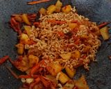 Foto langkah ke 2 dari resep Mie goreng spesial.