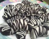 Foto langkah ke 9 dari resep Chocolate Dipped Cookies (coklat celup).