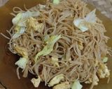 Foto langkah ke 7 dari resep Bihun Goreng ala Solaria.