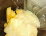 A picture of step 2 of Paw paw smoothie.