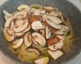 Foto del paso 2 de la receta: Salchichas frescas con champiñones al curry