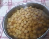 A picture of step 1 of Chana masala.