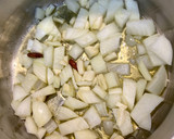 Foto del paso 2 de la receta: Chipirones rellenos en salsa picantona..