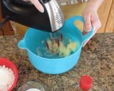 A picture of step 1 of Fluffy powdered sugar cake icing.
