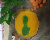 Foto del paso 3 de la receta: Crema agridulce de zanahoria y tomate con aroma de limonaria
