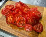 Une image de l'étape 6 de Salade de carottes, tomates et oignon rouge à la burrata et persil.