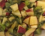 A picture of step 4 of Apple and kiwi salad.