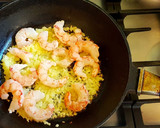 Foto del paso 2 de la receta: Tagliatelli de espinaca con salsa de langostinos. 🍤🍤🍜