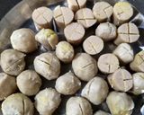 Foto langkah ke 1 dari resep 67. Bakso sosis asam manis.
