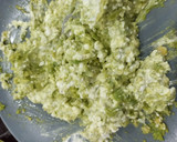 Foto del paso 2 de la receta: Ensalada fría y ligera de aguacate 🥑, gambas 🦐 y requesón 🧀