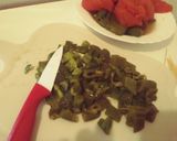 Une image de l'étape 2 de Salade de tomates et poivrons aux deux feux.