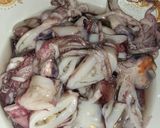 Foto langkah ke 1 dari resep Cumi basah saos merah.
