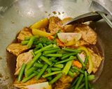 Foto langkah ke 6 dari resep Tahu Tumis Bunga Bawang.