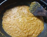 A picture of step 4 of Khoya & suji halwa with vanilla flavour.