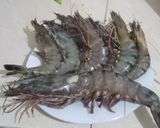 Foto langkah ke 1 dari resep Garlic Butter Shrimp Caramelized onion.