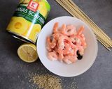 Une image de l'étape 1 de Brochettes de crevettes et ananas au graines de sésame.