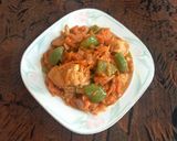 A picture of step 8 of Grated carrots with chicken and shimla mirch 🥕🥕🫑🫑🍗🍗.