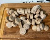 Une image de l'étape 11 de Navets boule d'or aux saucisses allemandes, bouillon de champignons et olives.