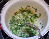 Foto langkah ke 5 dari resep Jamur Enoki Siram Saus Garlic.