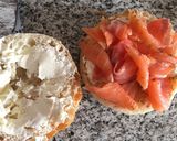 Foto del paso 3 de la receta: Montado de salmón y queso con huevo revuelto