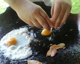 Tükörtojás, ahogy mi szeretjük recept fázis 2 fotója