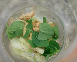 Foto del paso 2 de la receta: Gin tonic casero (jugo de hierbas (menta, jengibre, pepino etc)