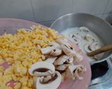 Foto langkah ke 3 dari resep Sup Krim Jagung - Jamur (simple).
