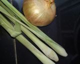 Hình bước làm 2 của món Gà Xào Sả Ớt
