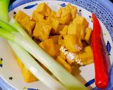 Hình bước làm 1 của món Đậu hủ kho tương hột (món chay)
