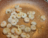Foto del paso 2 de la receta: Tortilla de gambas