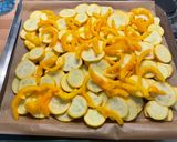 Une image de l'étape 8 de Gratin de courgettes jaunes et poivrons bicolores au jambon, mozzarella et crème de parmesan.