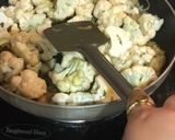 A picture of step 3 of Cauliflower and Prawns Masala Curry 🍛.