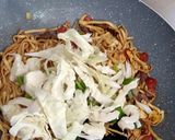 Foto langkah ke 4 dari resep Mie Gepeng Goreng Sapi.