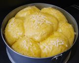 Foto langkah ke 5 dari resep Roti sobek kukus keju lembut.