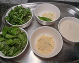 A picture of step 1 of Coriander & mint chutney.