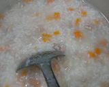 Hình bước làm 3 của món Cháo thịt băm cà rốt cho bé