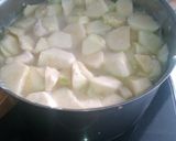 Foto del paso 1 de la receta: Crema de calabacines con cebolla y quesitos