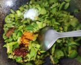 A picture of step 3 of Besan simla mirch ki sabji.