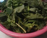Foto langkah ke 1 dari resep Tumis bayam saori.