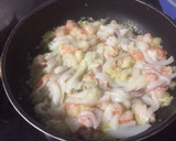 Foto del paso 3 de la receta: Espaguetis de calabacín con marisco 🦐
