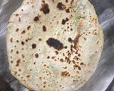 A picture of step 7 of Mutter or bathua ke parate.