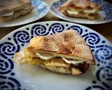 Foto del paso 3 de la receta: Bocadillo caliente de rulo cabra con bonito y cebolla caramelizada