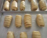 Foto langkah ke 7 dari resep Pisang Bolen Lilit.