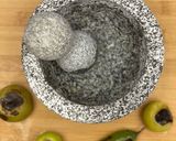 Foto del paso 2 de la receta: Salsa verde molcajeteada