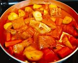 Hình bước làm 3 của món Cà ri cá hồi-không cay