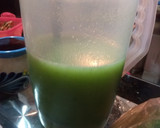 Foto del paso 2 de la receta: Agua Fresca de Pepino y Perejil pa' la presión