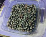 A picture of step 3 of Mom's Classic Blueberry Crisp.