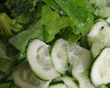 Foto del paso 2 de la receta: Ensalada verde 🥦🥒🥬🥗