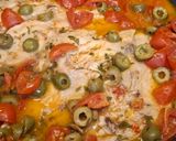 Foto del passaggio 4 della ricetta Pesce persico con pomodorini e olive